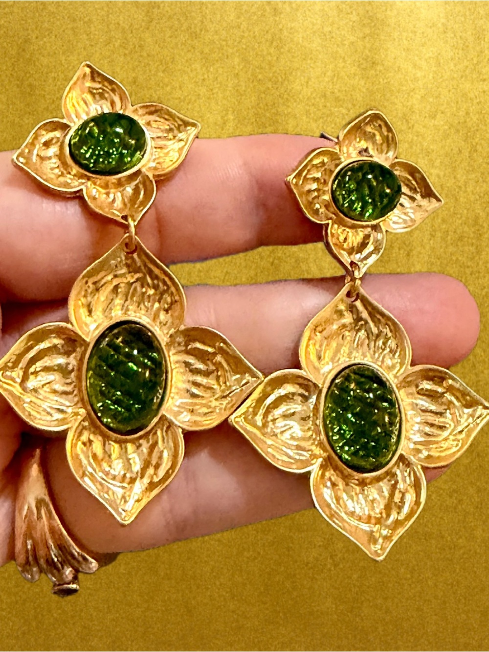 KJL GOLD FLORAL DANGLE DROP EARRINGS/ GREEN GLASS CABOCHON- CLIP ON